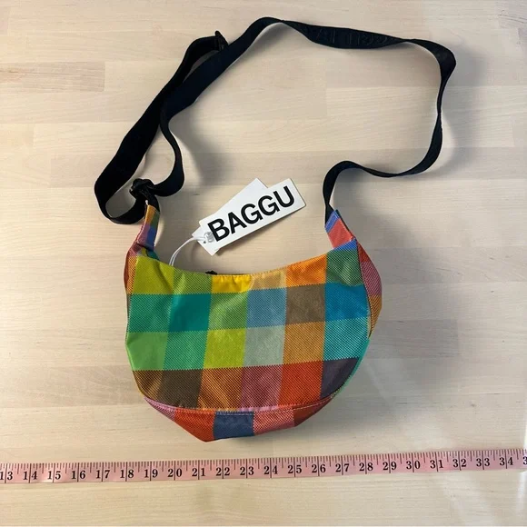 New BAGGU Small Nylon Crescent Bag in Madras - Picture 8 of 8